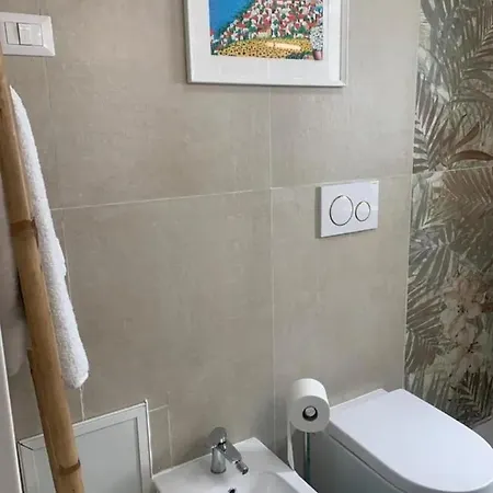 Modern In With Air Conditioning And Parking Apartment Bari